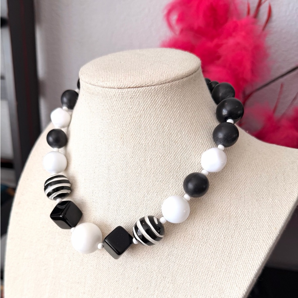 Large Bead Black and White Beaded Necklace - Picture 2 of 5